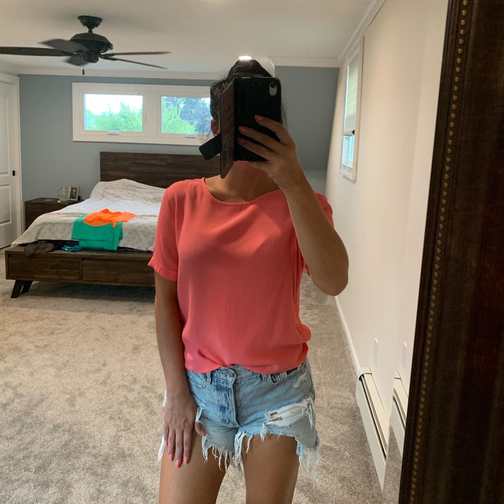 Adorable pink top with cuff detailing Size Small